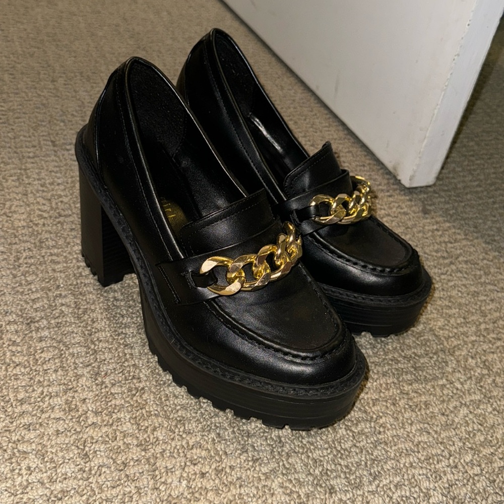 Heeled loafers